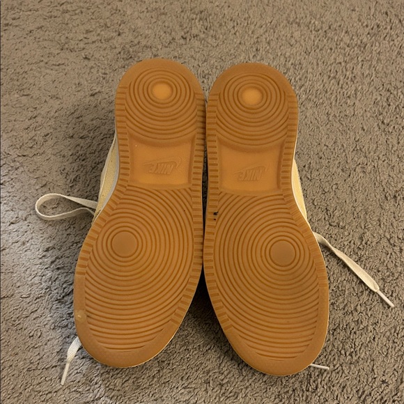 Nike White & Light Yellow Athletic Shoes – Women’s 7 - Picture 3 of 5